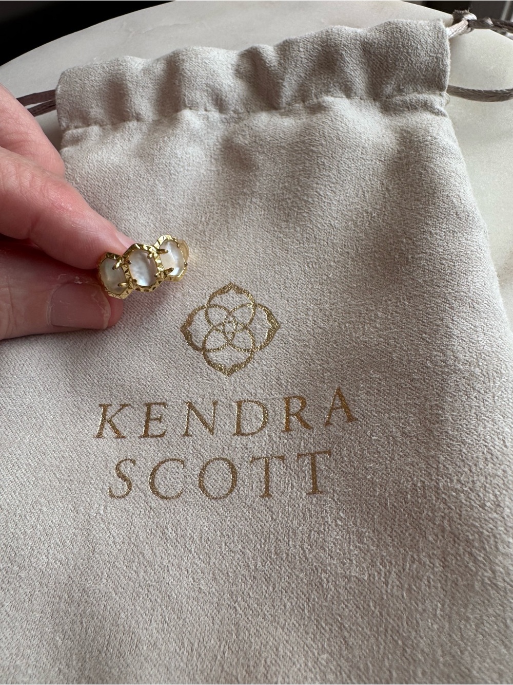Daphne Gold Band Ring in Ivory Mother-of-Pearl